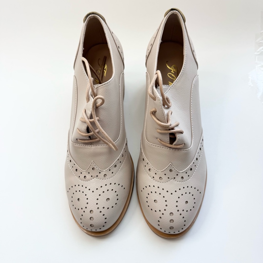 Size 7 Oxfords Women's Perforated Lace-Up Almond Toe Chunky Heel Beige FOWT